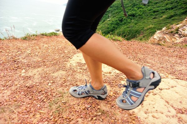 comfortable sandals for flat feet